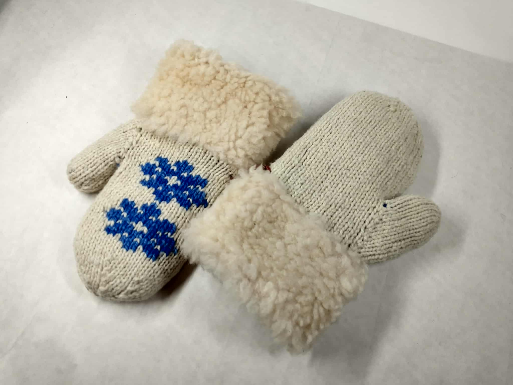 mittens front and back