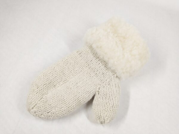 knot mitten underside