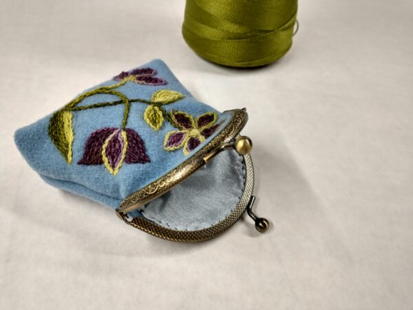 Shaded Floral Wool Embroidery Kit, Coin Purse, L1 - Image 3